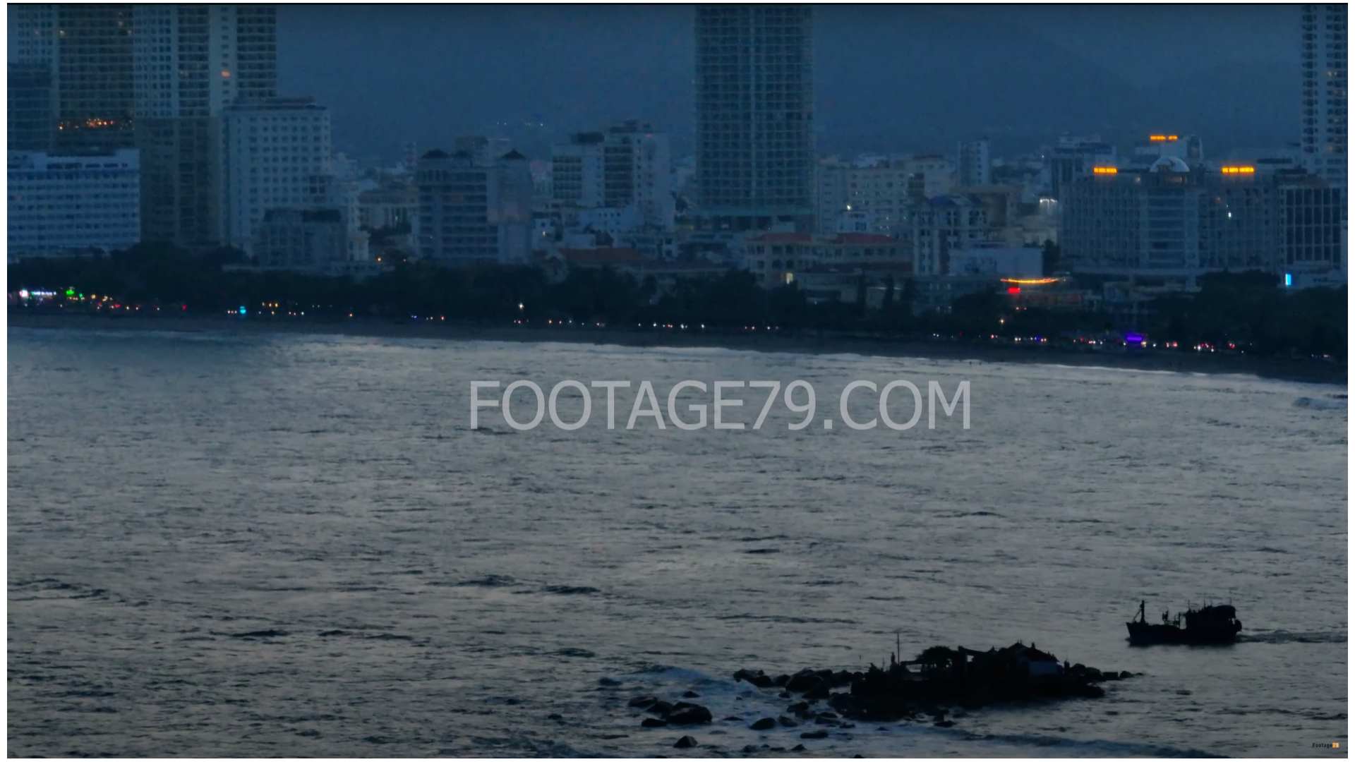Biển Nha Trang Nhìn Về Thành Phố